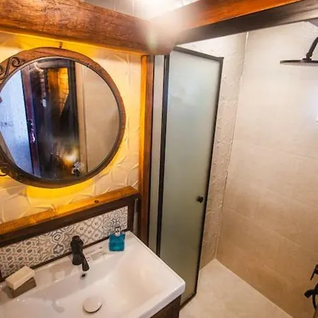 Uzun Carsi Mira Loft Kaş