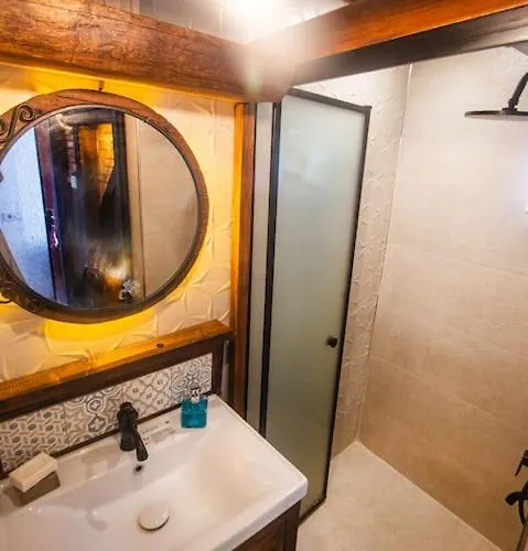 Uzun Carsi Mira Loft Kas