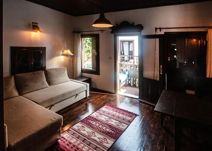 Uzun Carsi Mira Loft Kas
