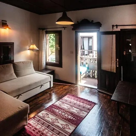 Uzun Carsi Mira Loft Kas